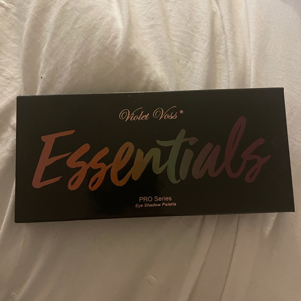 NEW VIOLET VOSS EYE SHADOW PALETTE